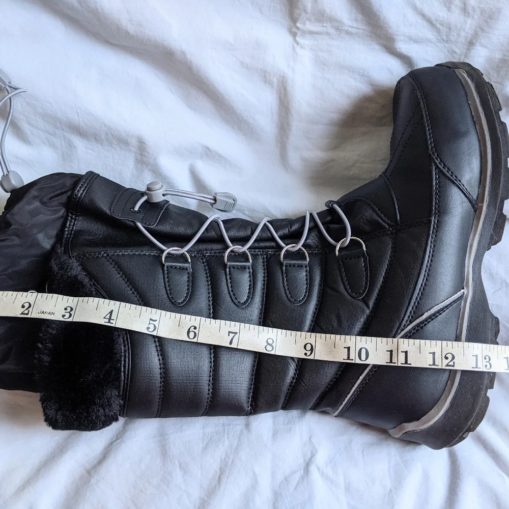 Like new Lands' End insulated winter boots size 5